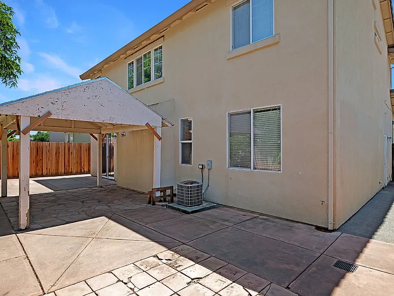 1605 Laugenour Dr — Photo 26