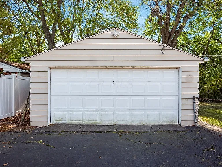 2349 Beverly Pl — Photo 7