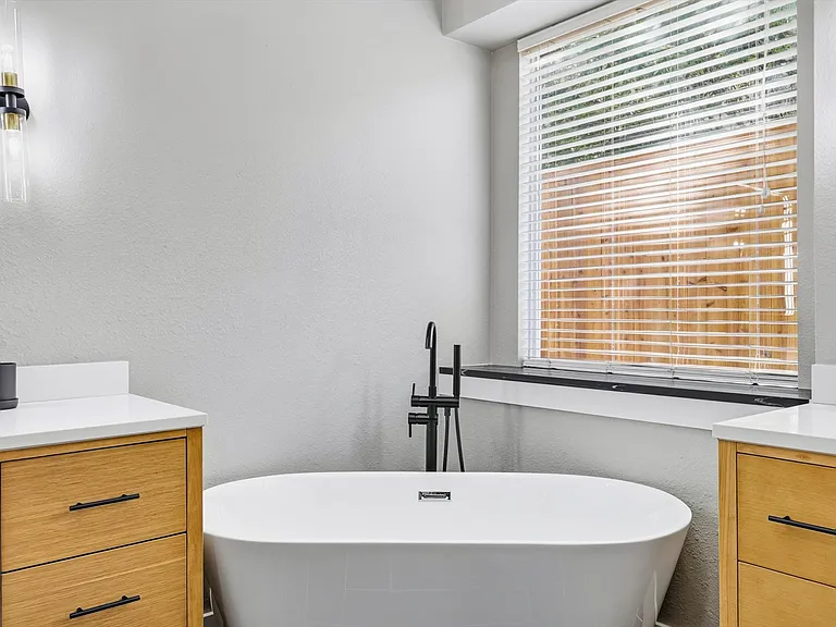 5709 Courtney Cir — Photo 24
