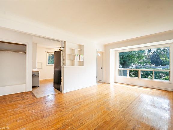 4th image of 295 Millvue St