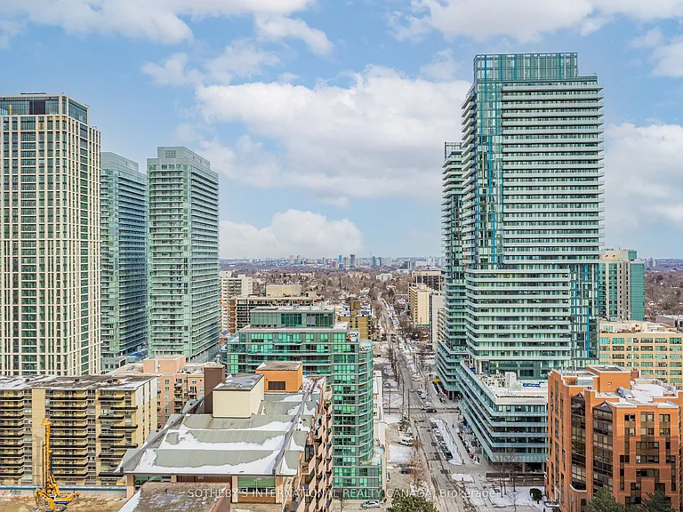70 Roehampton Ave #2014 — Photo 27
