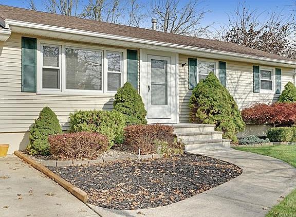 4th image of 48 Dogwood Ln