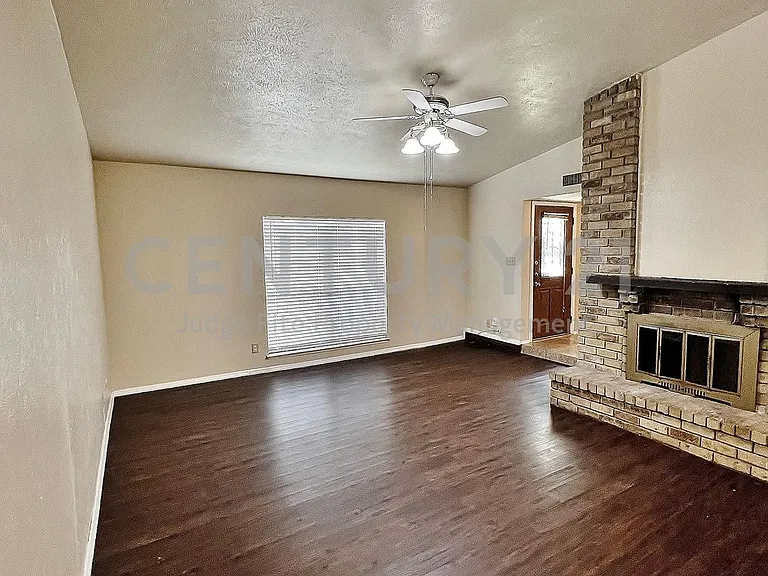 1802 Natchez Ct — Photo 2