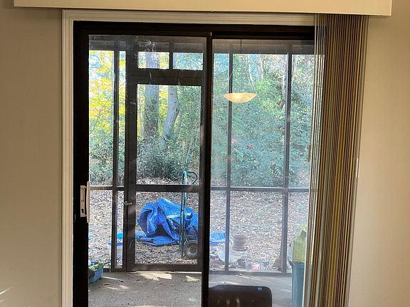 3rd image of 1040 Mathews Ct SE #B