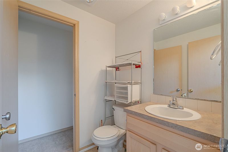 5th image of 1115 W 33rd Way
