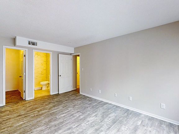 5th image of 900 E Grand Ave APT 207