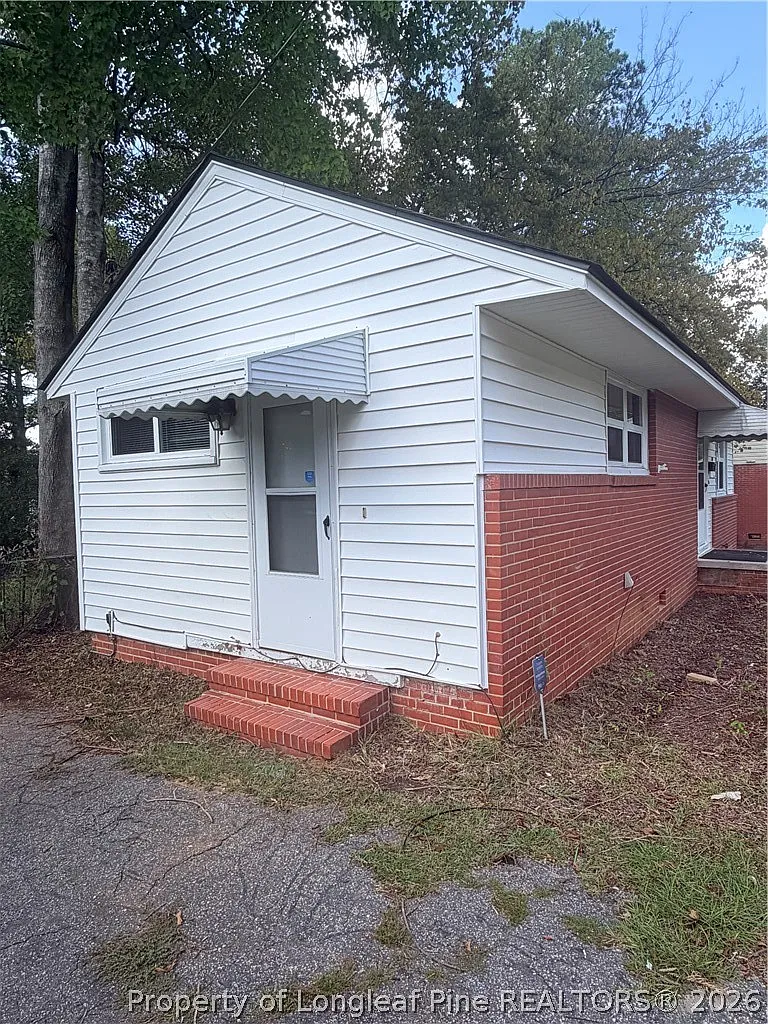 2 bed, 1.0 bath, 1012 sqft, $1,050 — Photo 3