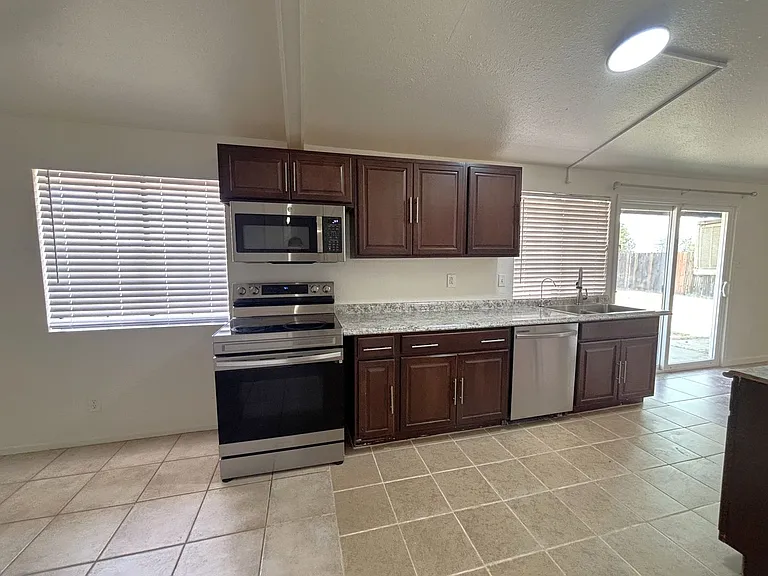 7317 California City Blvd — Photo 9