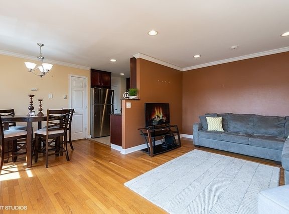 2nd image of 32 Elgin Ave APT C4