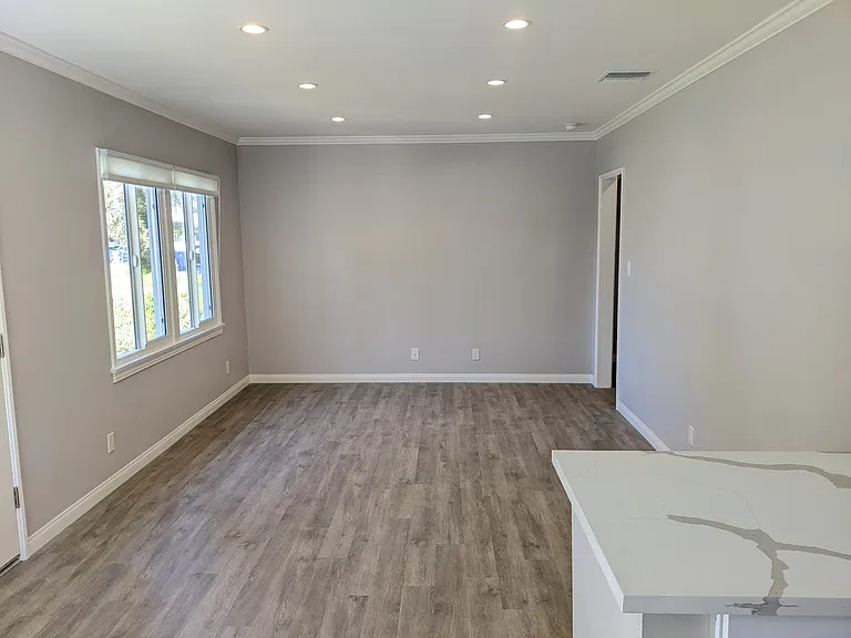 5636 Cedros Ave — Photo 8