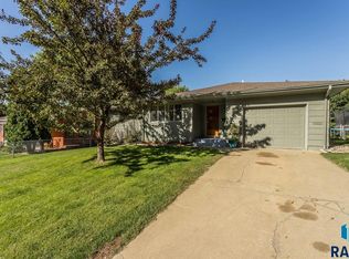 821 S Lowell Ave, Sioux Falls, SD 57103