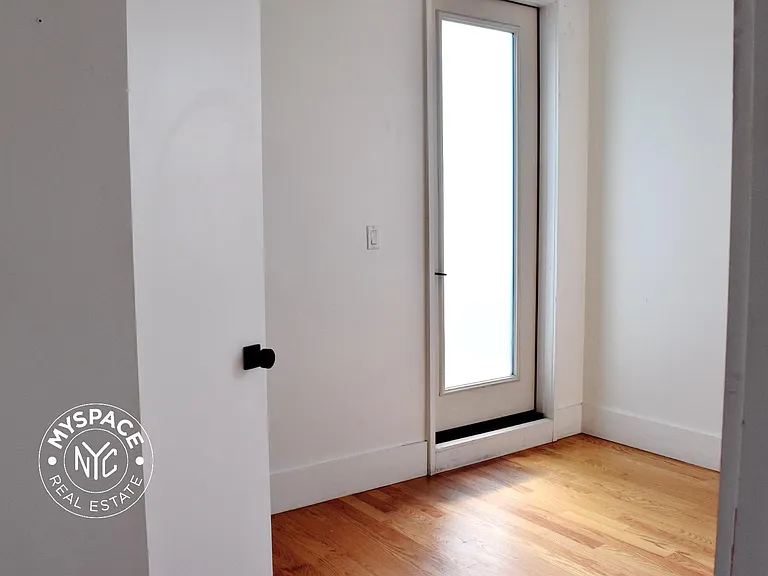1520 Saint Johns Pl #5 — Photo 2