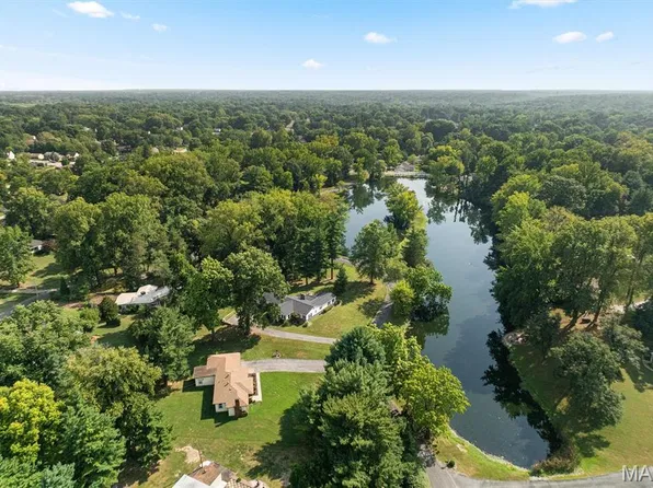 11 Pine Lake Dr, Collinsville, IL 62234