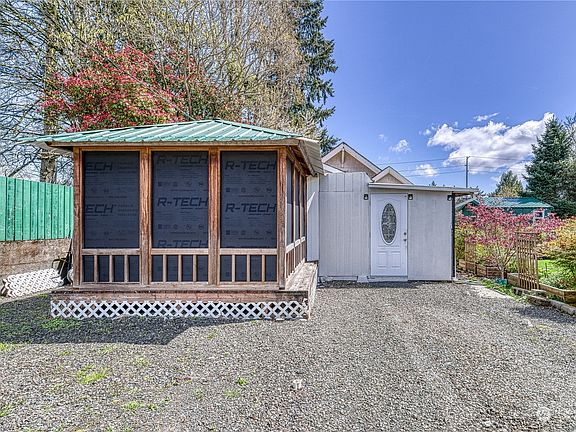 2nd image of 1520 Warren Avenue