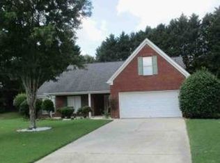 1422 Fountain Lakes Dr, Lawrenceville, GA