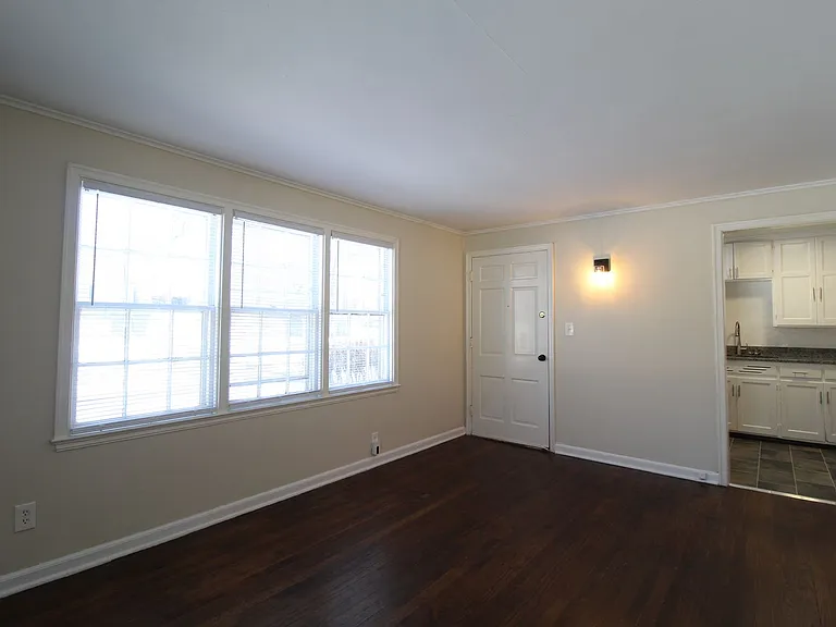 4401 S Parkway Dr — Photo 3