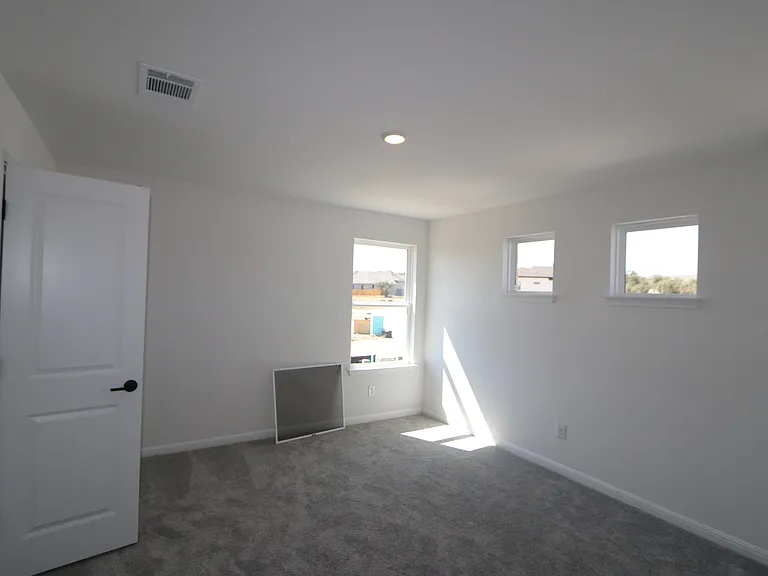 216 Amber Oak Ln — Photo 2