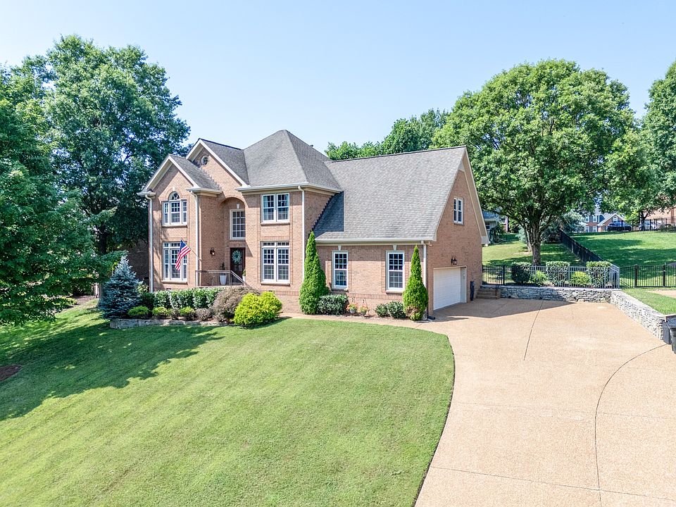 1st image of 136 Ballentrae Dr