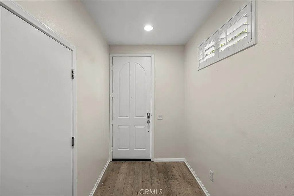 3 bed, 1380 sqft, $3,195 — Photo 4