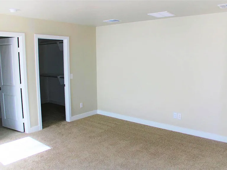 3015 Valencia Ave — Photo 12