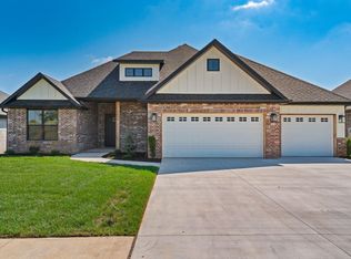 1626 S Pinecone Path, Springfield, MO 65809