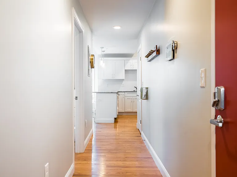 11-13 Plymouth St #3D — Photo 17