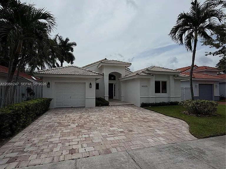 14525 NW 88th Ave — Photo 1