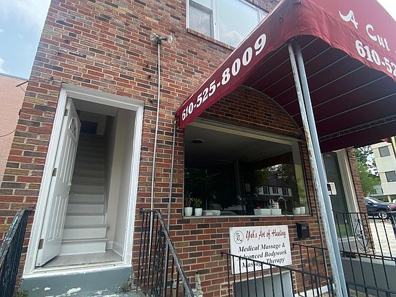 2nd Floor Unit, private entrance front and rear, plenty of parking off street