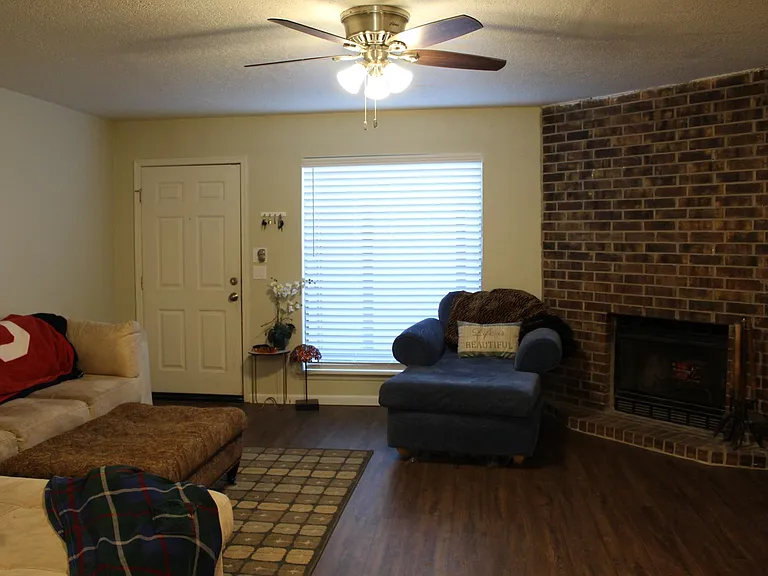 1336 Eastgate Dr — Photo 5