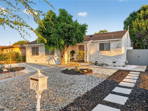 18952 Victory Blvd, Tarzana, CA 91335