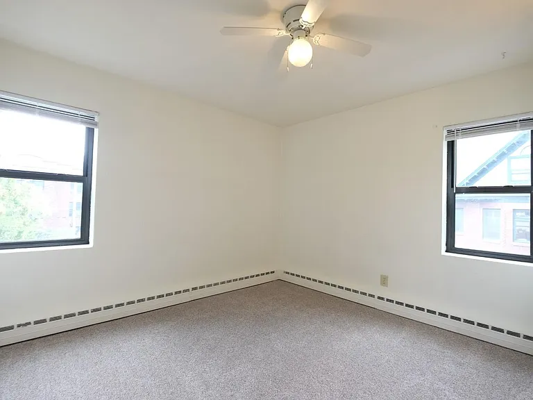 Laurel Terrace — Photo 9