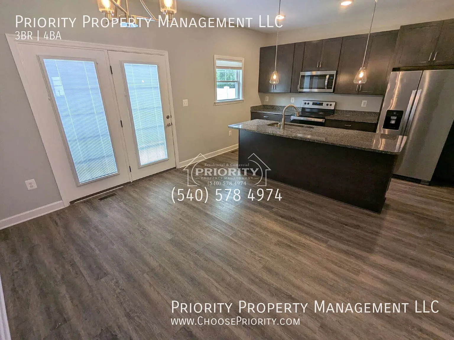 Spacious 3 Bedroom & 3 Bathroom Townhome in Great Location! — Photo 3
