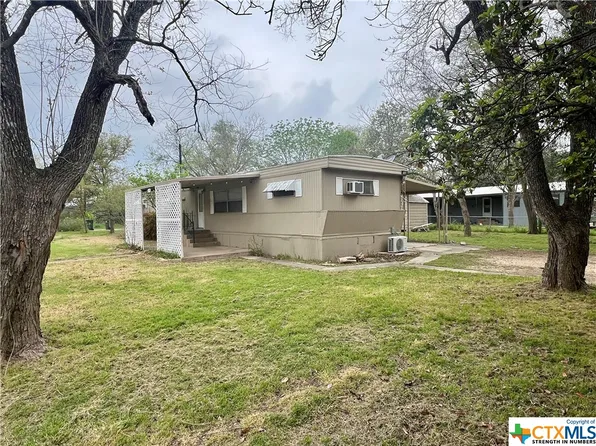104 Holt Dr, San Marcos, TX 78666