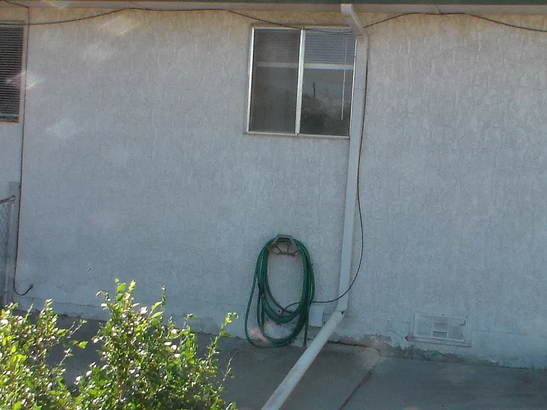 Large 2 Bedroom Rental — Photo 21