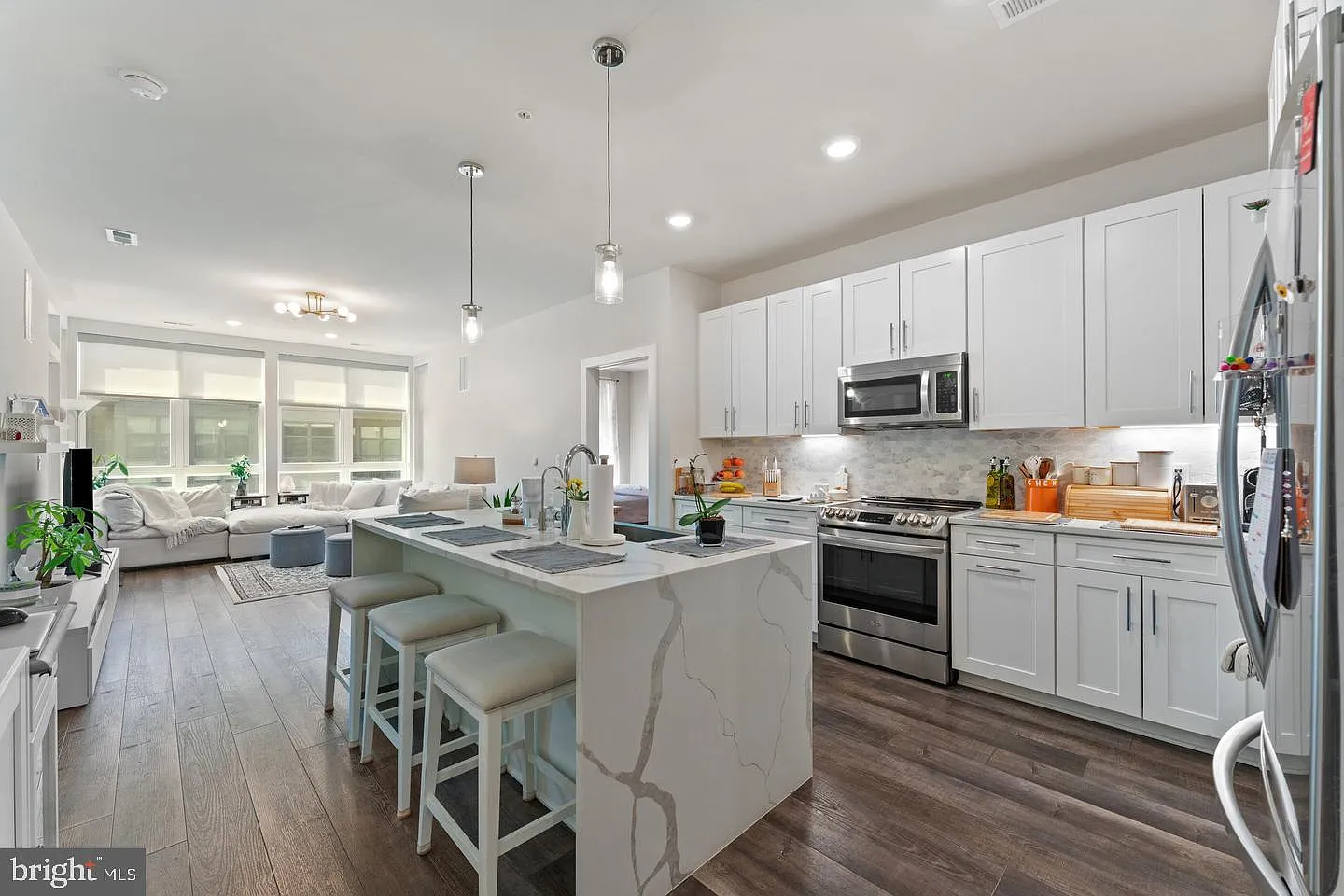 2 bed, 2.5 bath, 1337 sqft, $3,900 — Photo 4