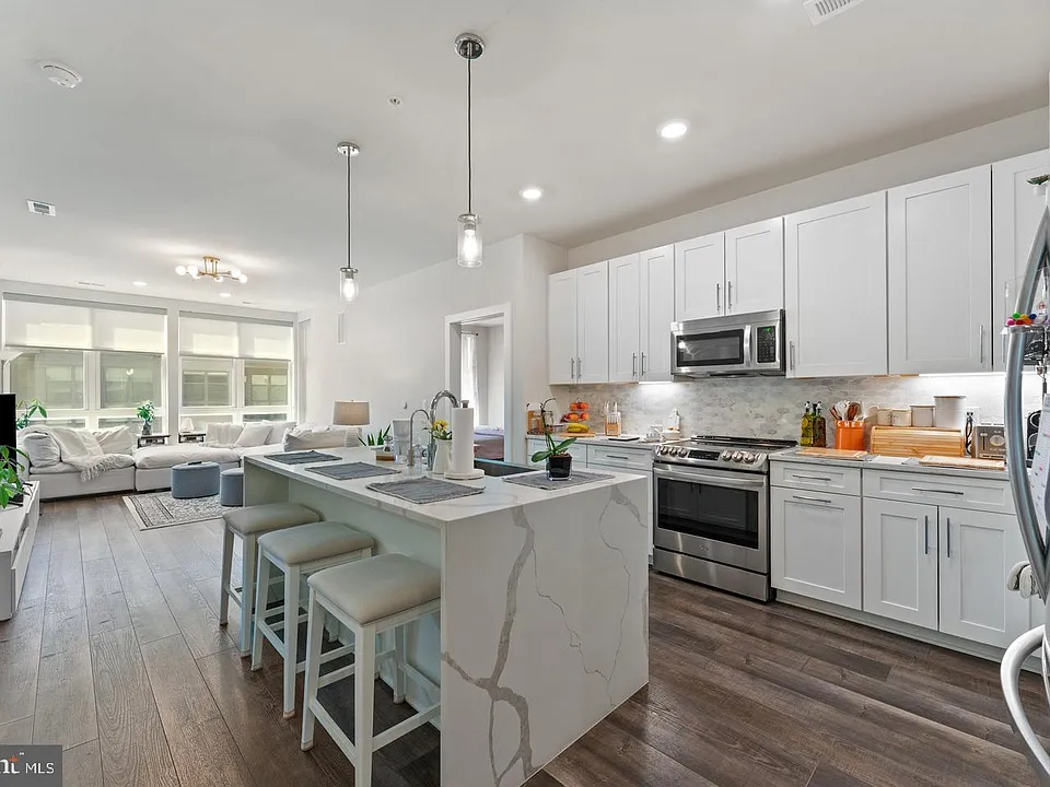 1761 Old Meadow Road 420 #420