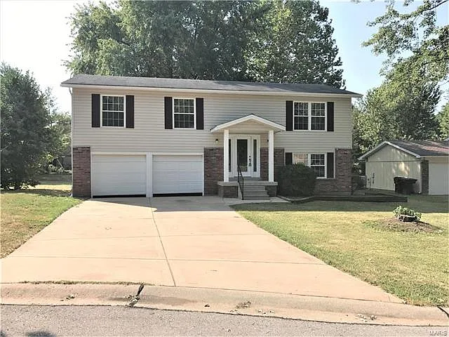 112 Phyllisaire Ct photo 1