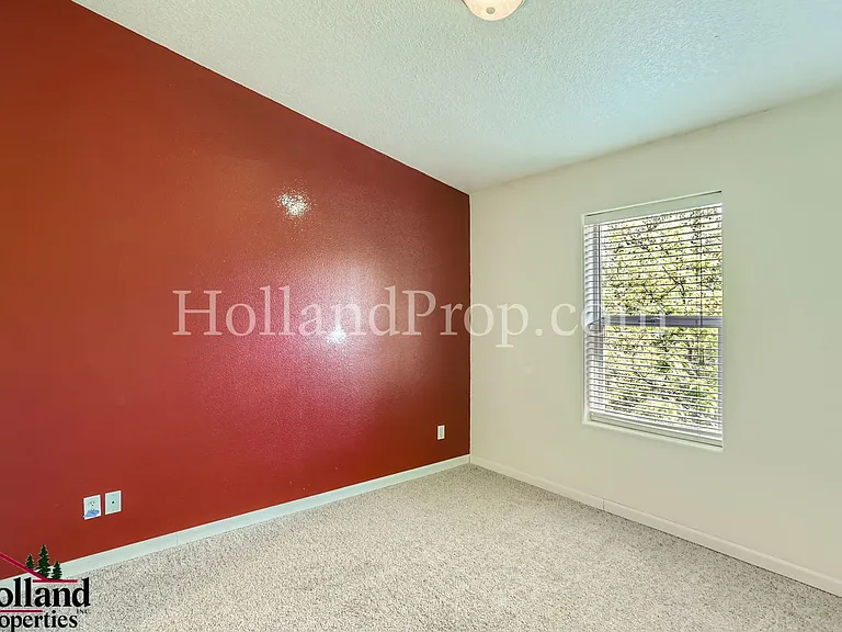 222 NE 76th Ave — Photo 16