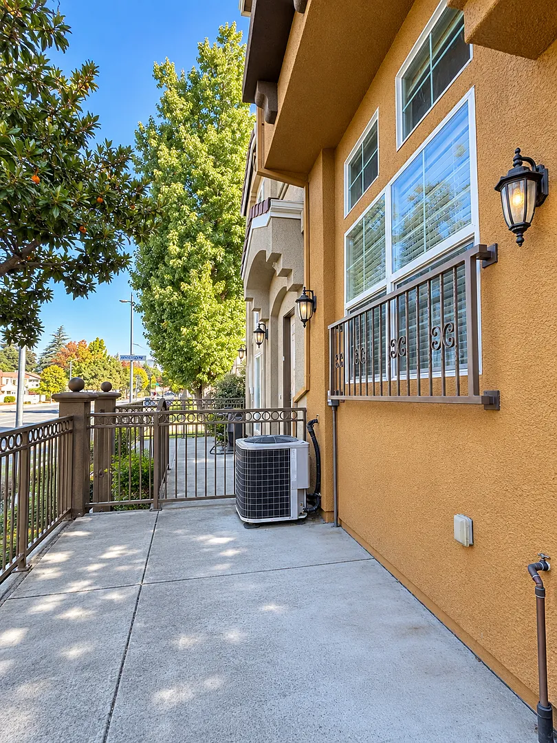 Beautiful 2-Bedroom, 2.5-Bath Fremont Townhome with Attached Garage — Photo 2