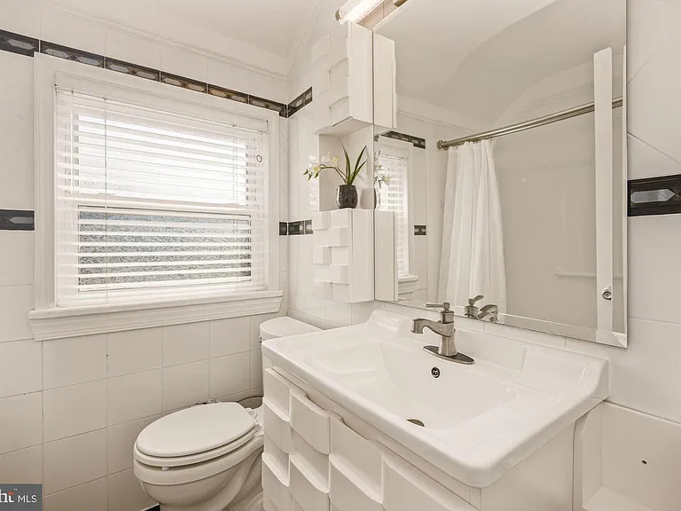 205 W Cameron Rd — Photo 12