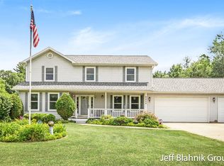 9820 Pine Island Dr NE, Sparta, MI 49345