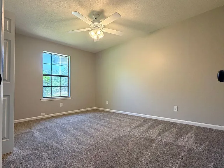 306 Lynnewood Dr — Photo 13