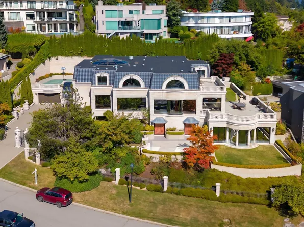 1471 Bramwell Rd, West Vancouver, BC V7S 2N8
