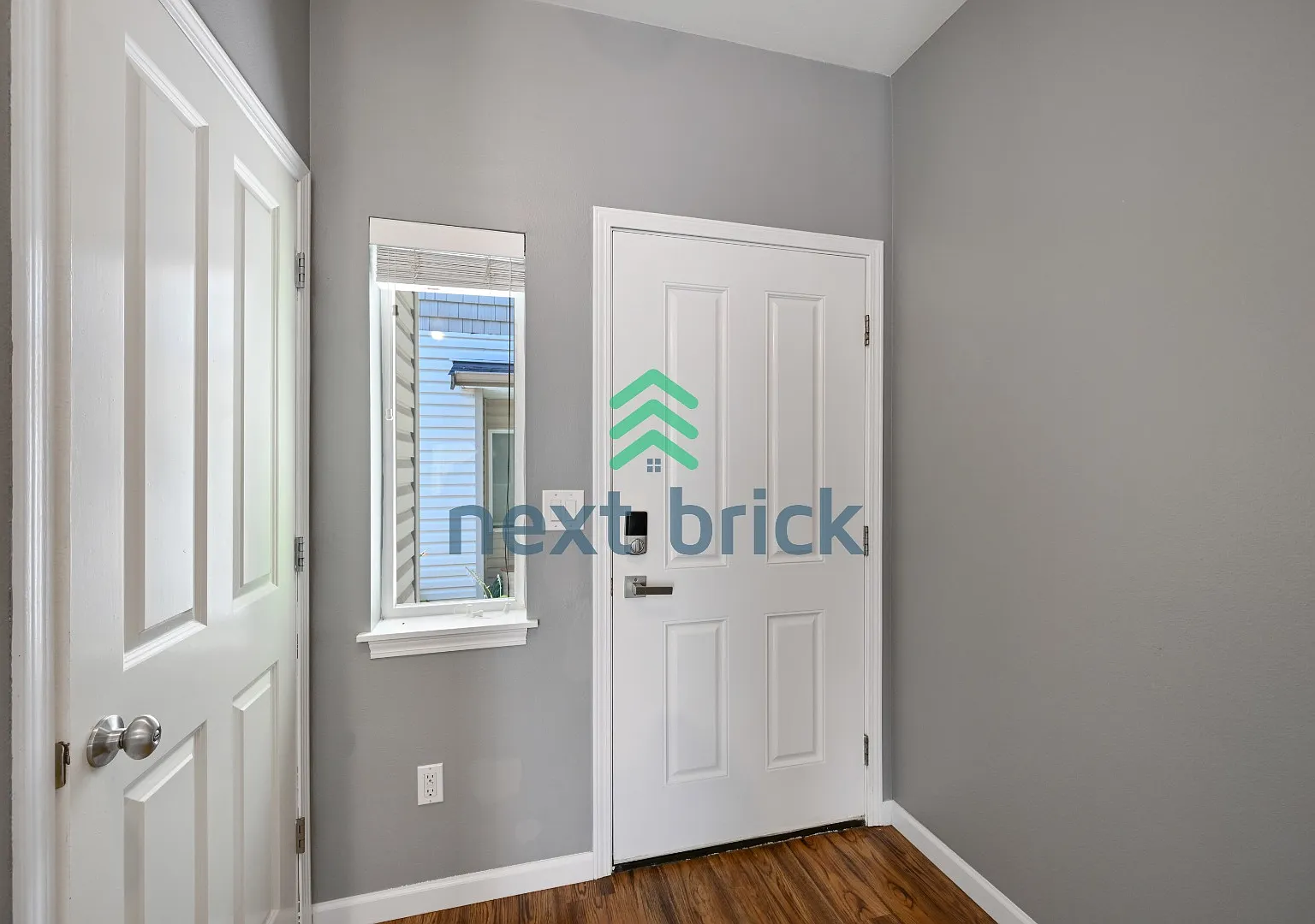 Quiet Townhouse 2 Beds 1.5 Bath Available for Rent! — Photo 2