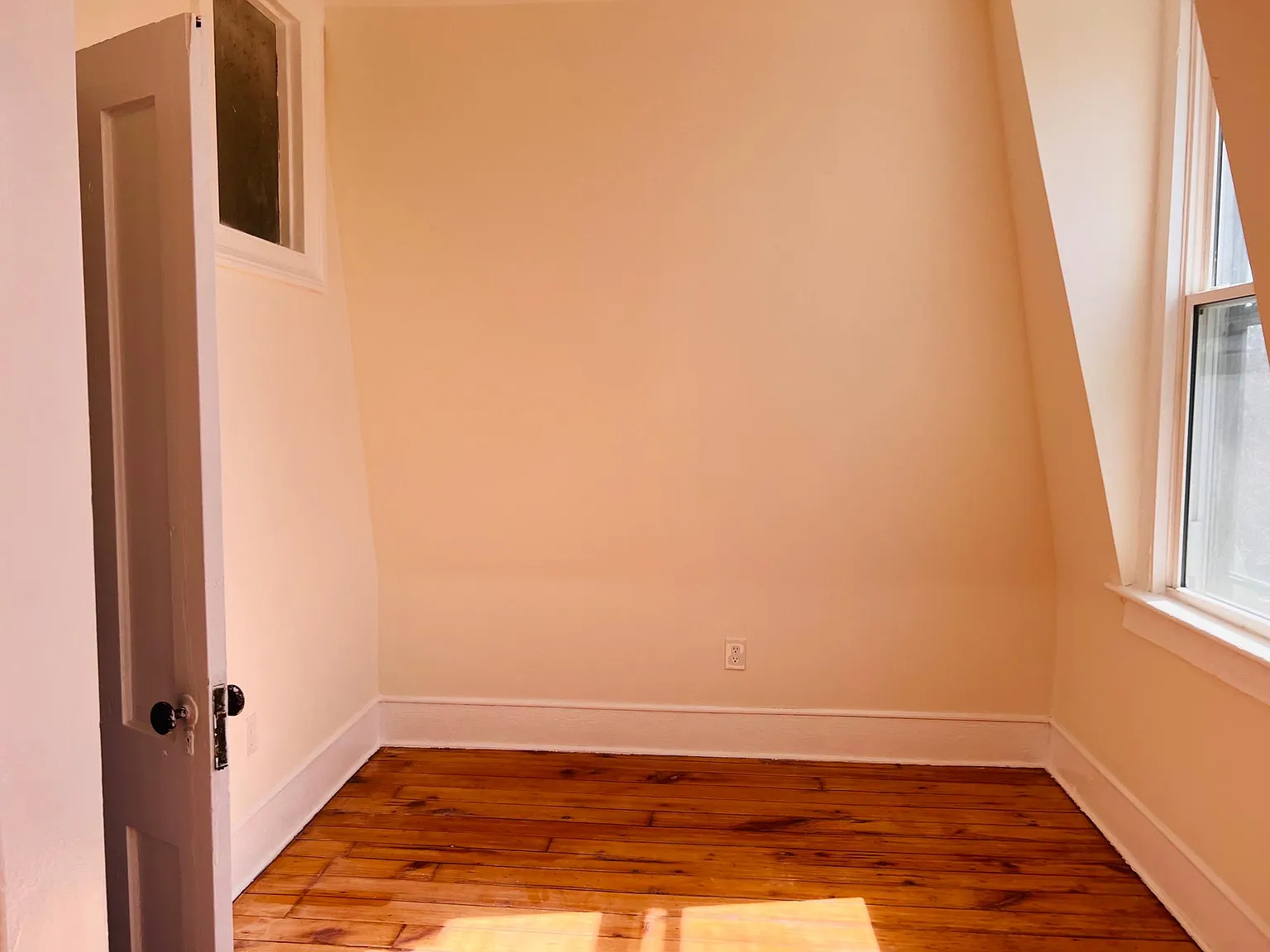 591 Elm St — Photo 3
