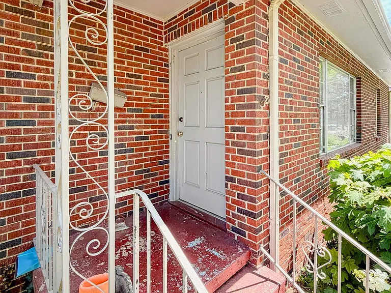 514 Ferry St NE — Photo 3