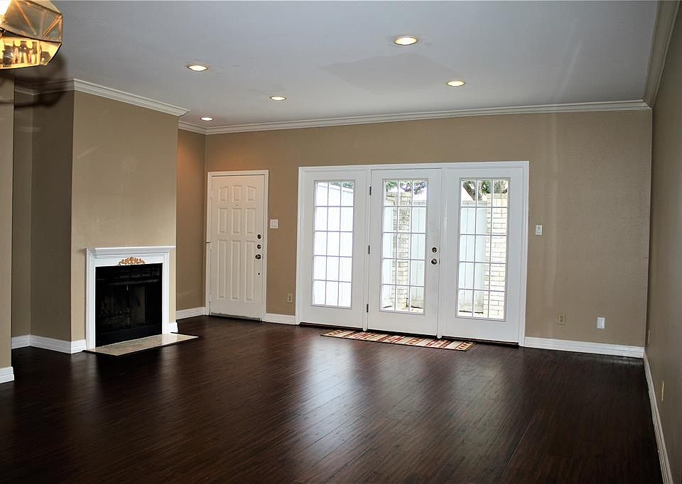 1st image of 262 Wilcrest Dr