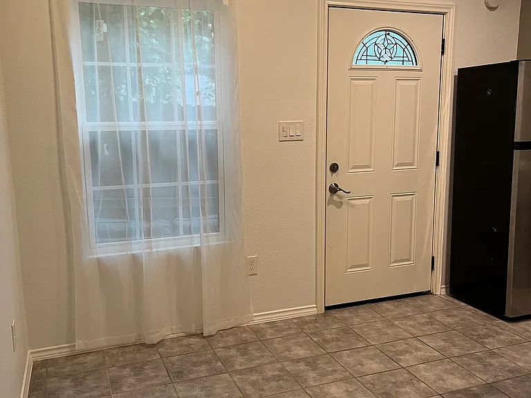 621 Woodcrest Dr — Photo 4
