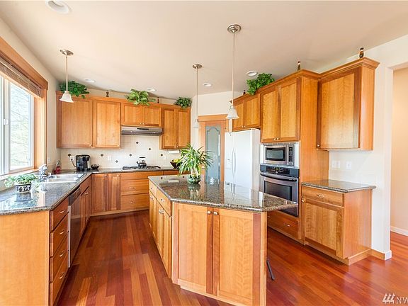 4th image of 6432 186th St SW