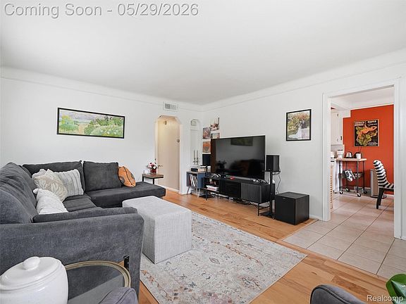 5th image of 24721 Ridgedale St